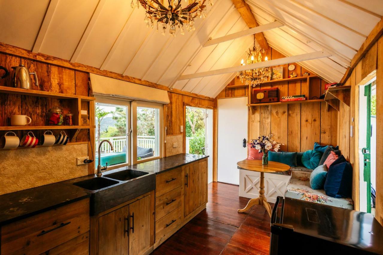 The Settlers Hut Villa Oneroa Eksteriør bilde